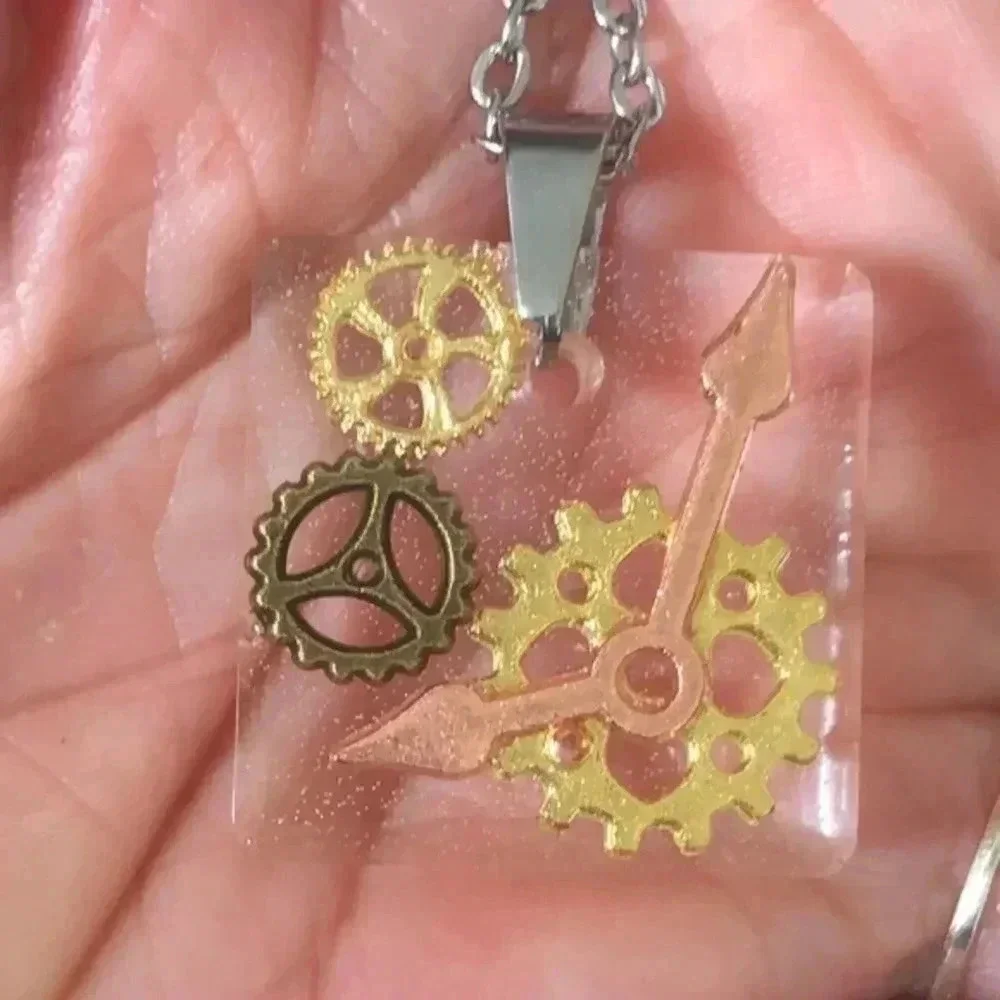 Stainless Steel Handmade Resin Steampunk Gear Clock Industrial Necklace New